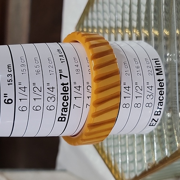 Bakelite Butterscotch Molded Carved Vintage Bangle Bracelet Set of Two - Picture 7 of 11